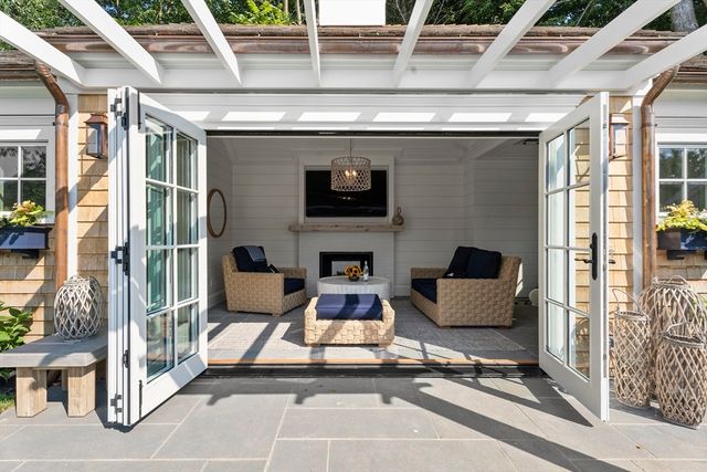 43 Peases Point Way S, Edgartown, MA 02539