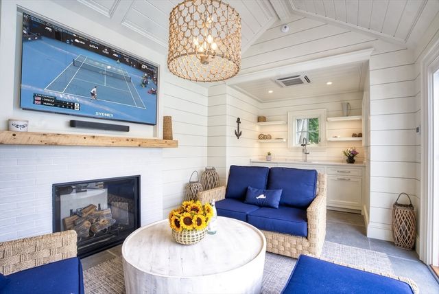 43 Peases Point Way S, Edgartown, MA 02539