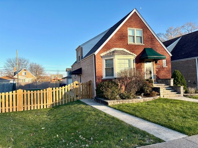 10223 S Spaulding Avenue, Evergreen Park, IL 60805