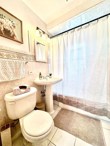 10223 S Spaulding Avenue, Evergreen Park, IL 60805