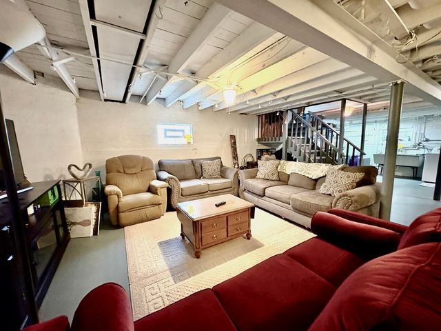 10223 S Spaulding Avenue, Evergreen Park, IL 60805