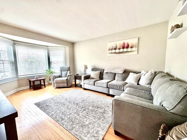 10223 S Spaulding Avenue, Evergreen Park, IL 60805