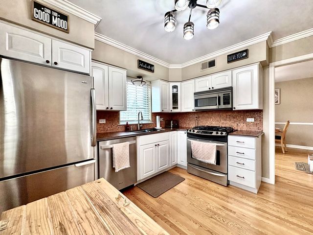 10223 S Spaulding Avenue, Evergreen Park, IL 60805