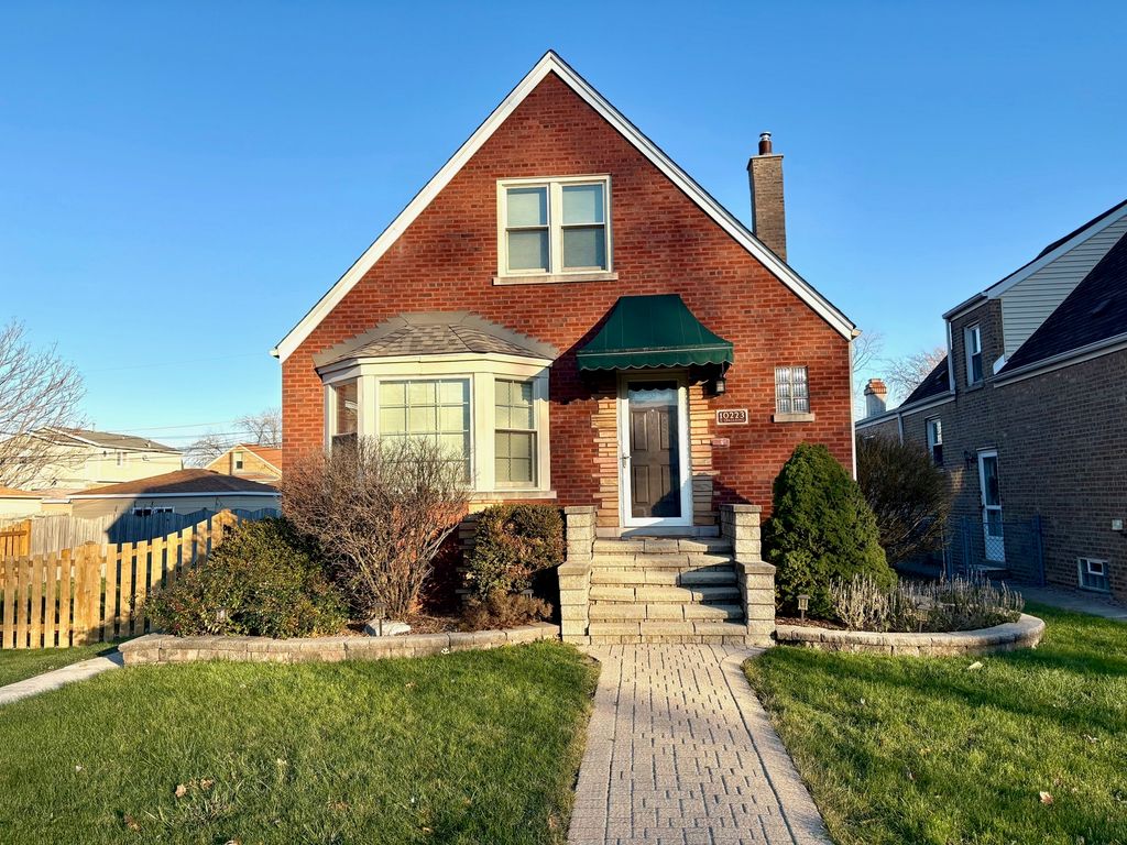 10223 S Spaulding Avenue, Evergreen Park, IL 60805