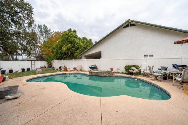5587 Indianwood Drive, Redding, CA 96001
