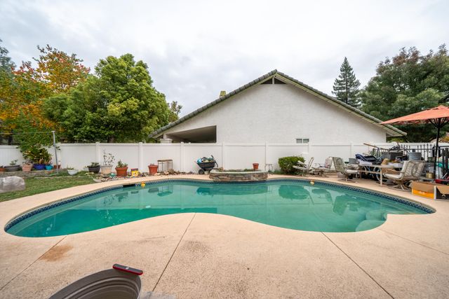 5587 Indianwood Drive, Redding, CA 96001