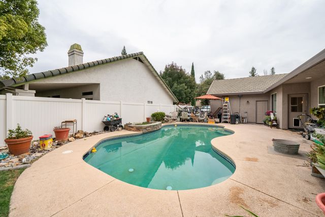 5587 Indianwood Drive, Redding, CA 96001