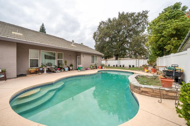 5587 Indianwood Drive, Redding, CA 96001