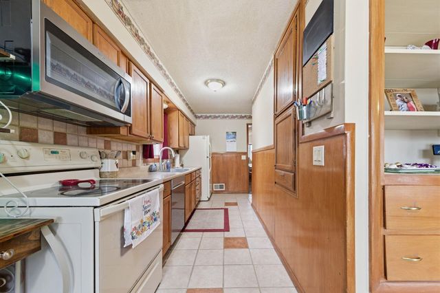 700 Anita Dr, Haysville, KS 67060