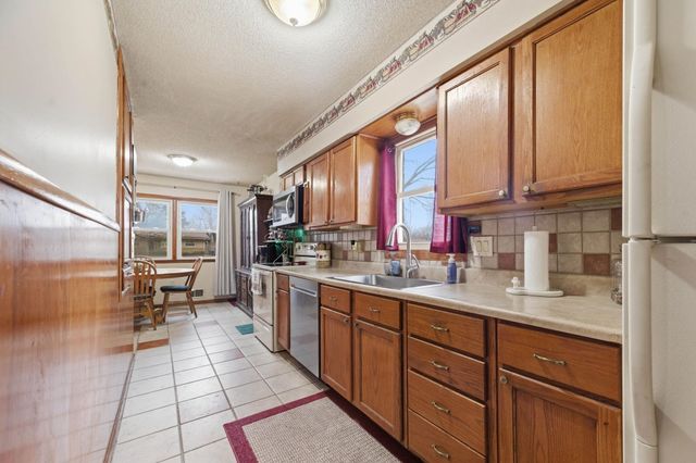 700 Anita Dr, Haysville, KS 67060