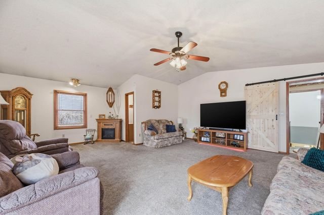 700 Anita Dr, Haysville, KS 67060