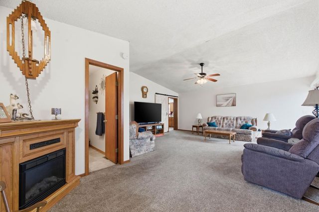 700 Anita Dr, Haysville, KS 67060