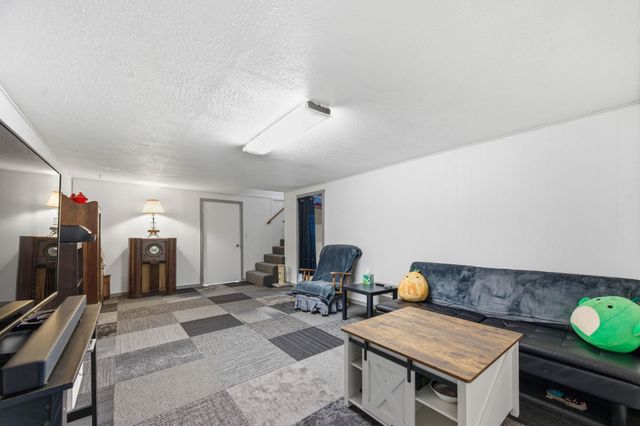 700 Anita Dr, Haysville, KS 67060