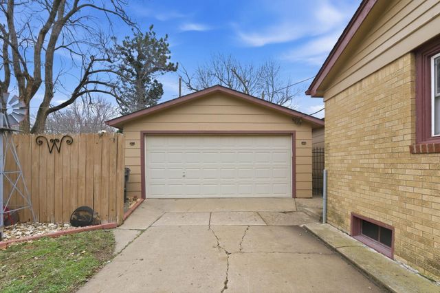 700 Anita Dr, Haysville, KS 67060