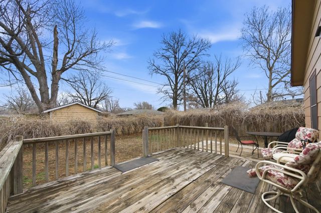 700 Anita Dr, Haysville, KS 67060