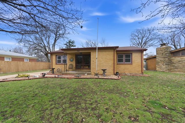 700 Anita Dr, Haysville, KS 67060