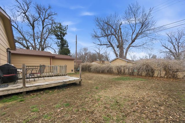 700 Anita Dr, Haysville, KS 67060