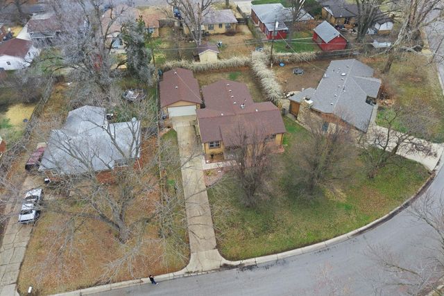 700 Anita Dr, Haysville, KS 67060