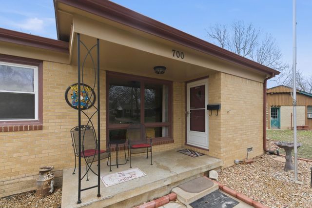 700 Anita Dr, Haysville, KS 67060