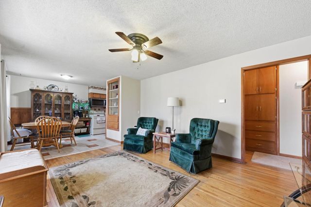 700 Anita Dr, Haysville, KS 67060