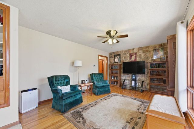 700 Anita Dr, Haysville, KS 67060