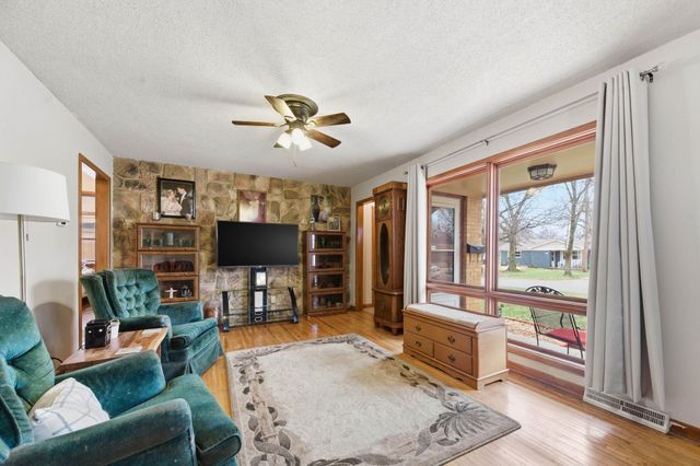 700 Anita Dr, Haysville, KS 67060