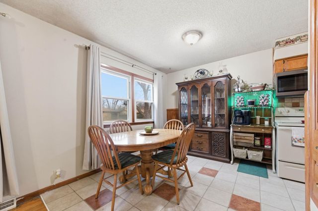 700 Anita Dr, Haysville, KS 67060