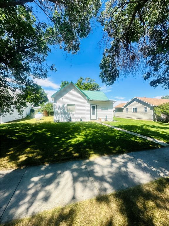 Image 2 of property listing at 51 3rd Avenue S, Stanford, MT 59479