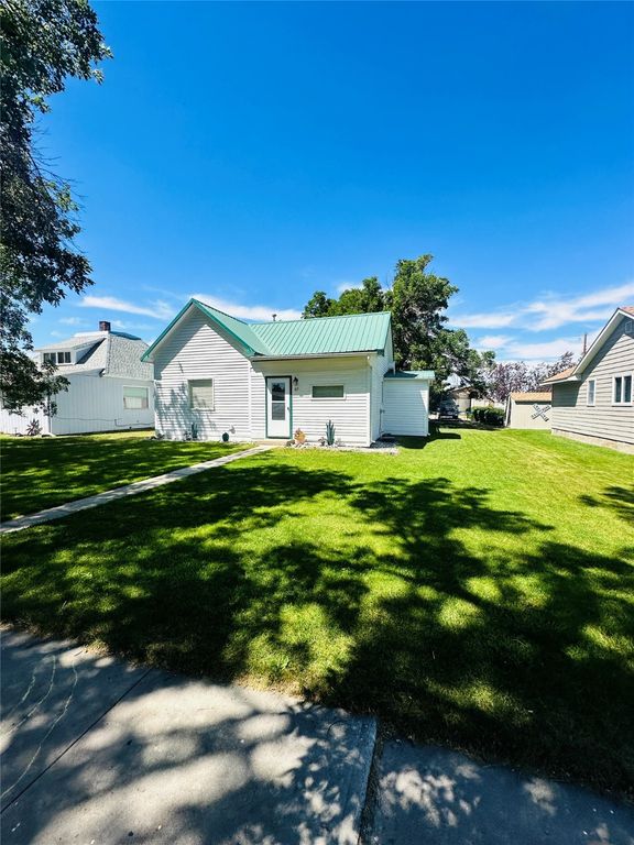 Image 3 of property listing at 51 3rd Avenue S, Stanford, MT 59479