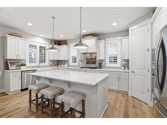 8710 N JUNIPER St, Camas, WA 98607