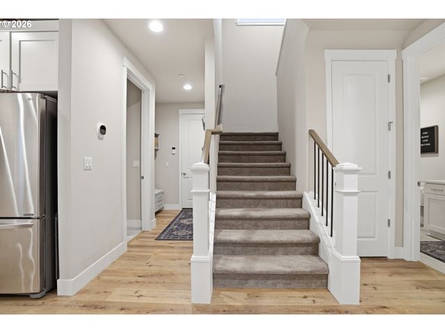 8710 N JUNIPER St, Camas, WA 98607