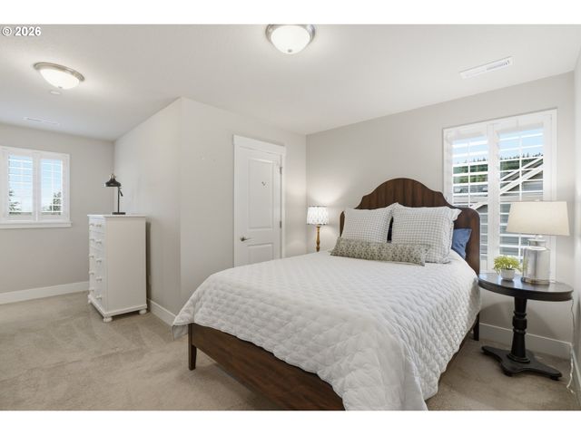 8710 N JUNIPER St, Camas, WA 98607