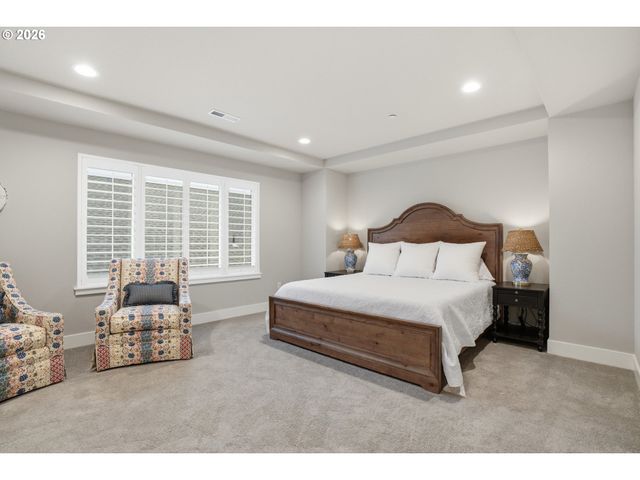 8710 N JUNIPER St, Camas, WA 98607