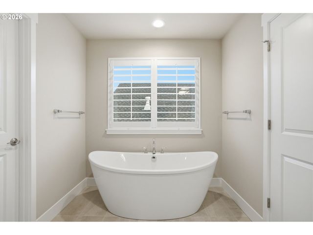 8710 N JUNIPER St, Camas, WA 98607