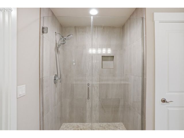 8710 N JUNIPER St, Camas, WA 98607