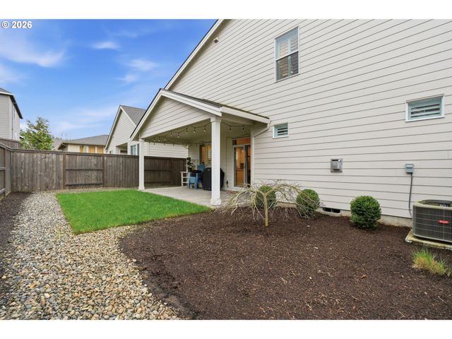 8710 N JUNIPER St, Camas, WA 98607