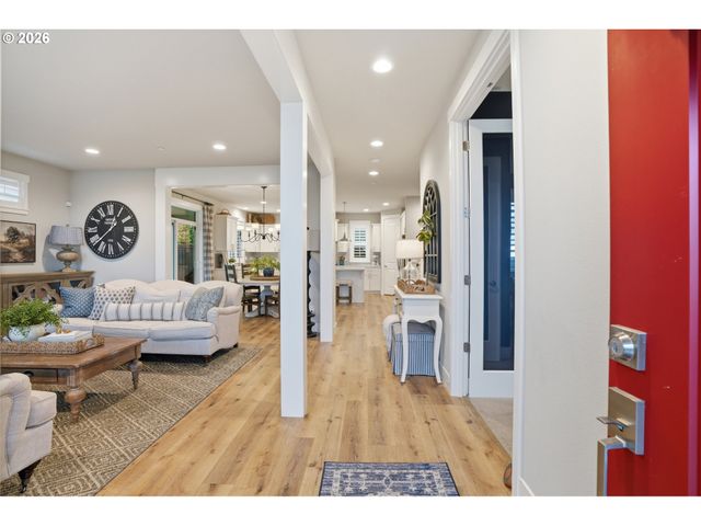 8710 N JUNIPER St, Camas, WA 98607