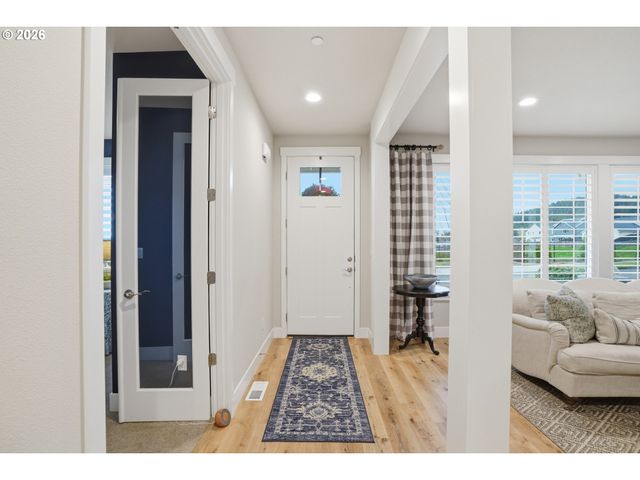 8710 N JUNIPER St, Camas, WA 98607