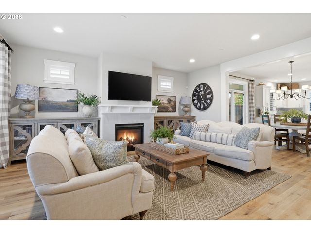 8710 N JUNIPER St, Camas, WA 98607