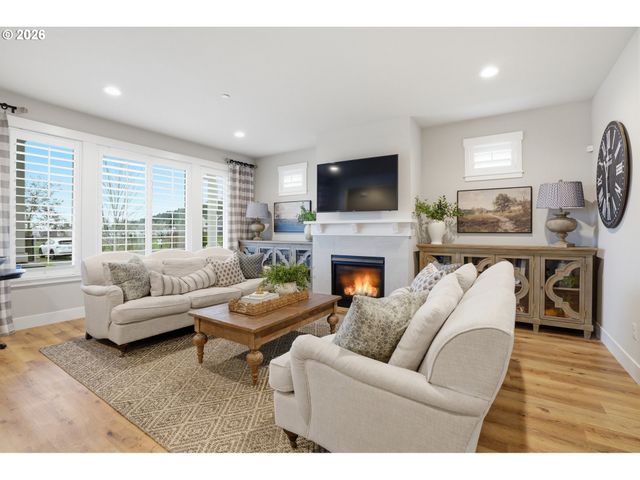 8710 N JUNIPER St, Camas, WA 98607