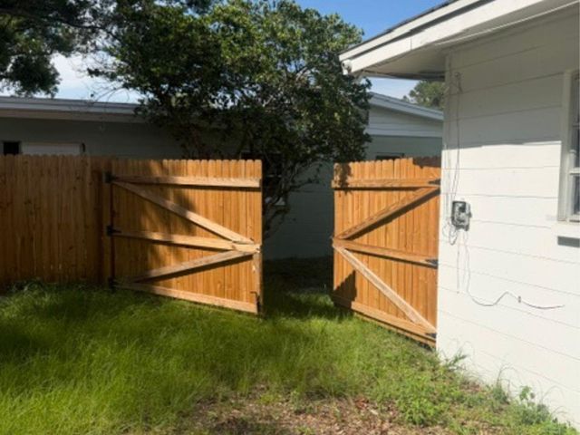 14812 N IRIS AVENUE, Tampa, FL 33613