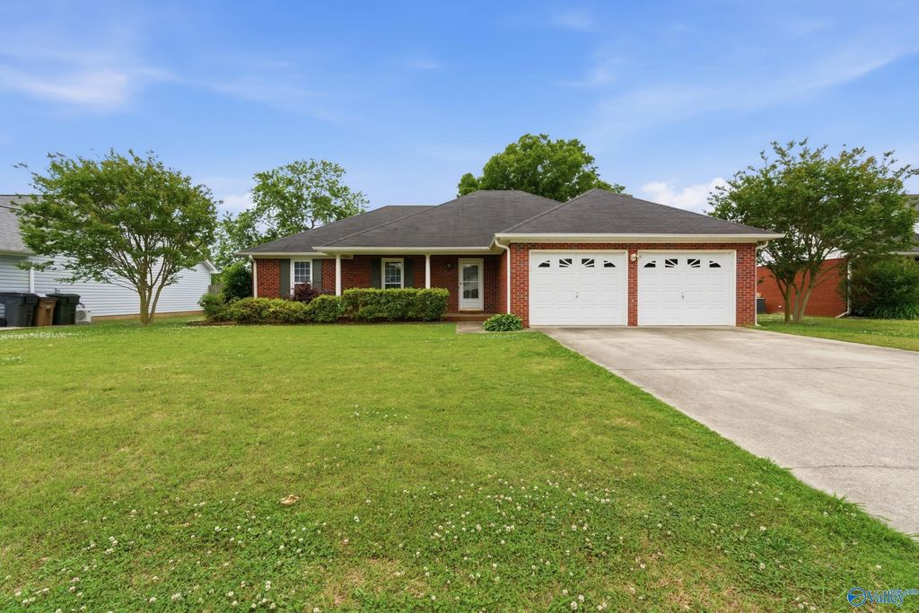 2305 Winthrop Drive SW, Decatur, AL 35603