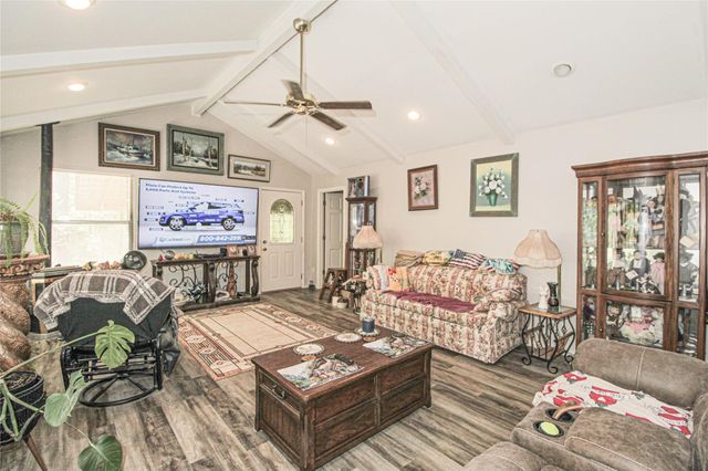 638 Big Lake Dr, Livingston, TX 77351