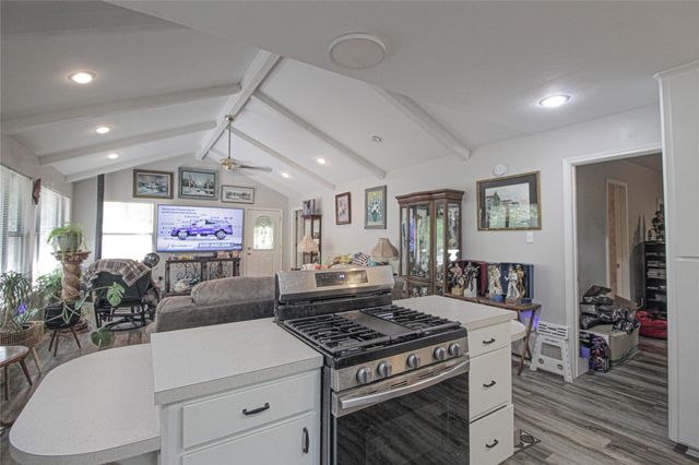 638 Big Lake Dr, Livingston, TX 77351