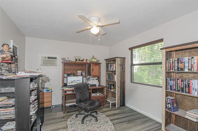 638 Big Lake Dr, Livingston, TX 77351