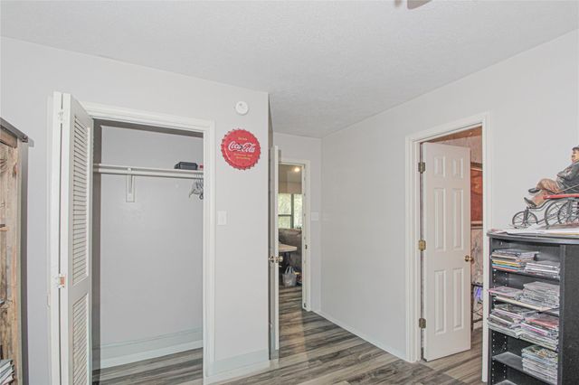 638 Big Lake Dr, Livingston, TX 77351