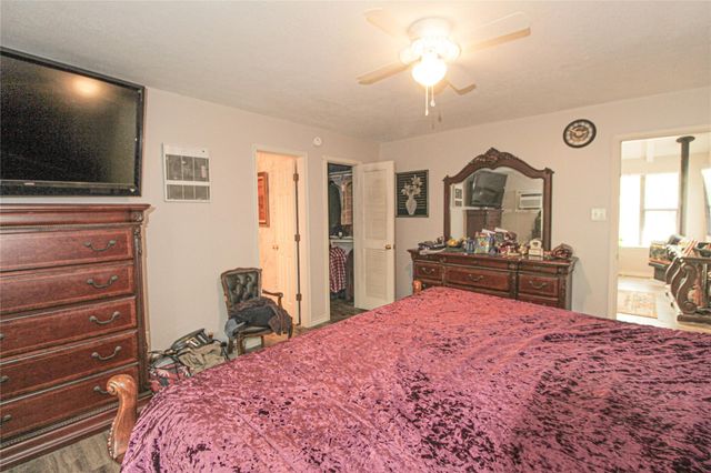 638 Big Lake Dr, Livingston, TX 77351