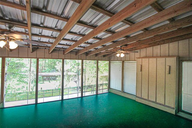 638 Big Lake Dr, Livingston, TX 77351