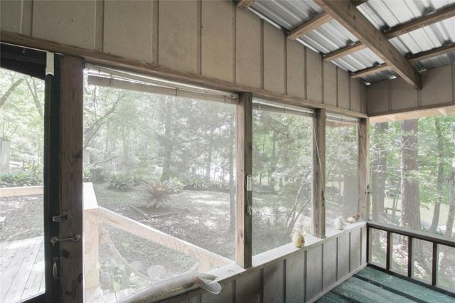 638 Big Lake Dr, Livingston, TX 77351