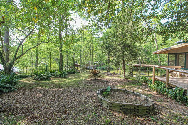 638 Big Lake Dr, Livingston, TX 77351